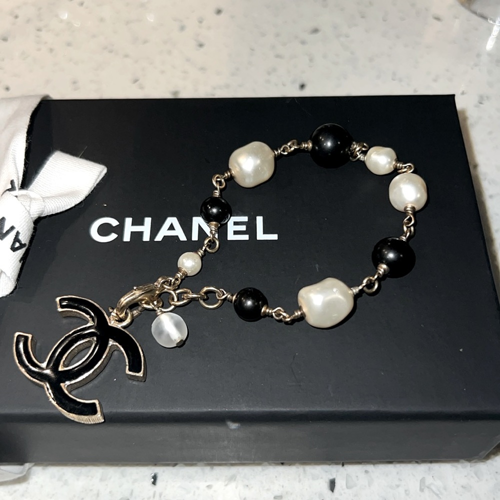 Chanel vintage pearl bracelet